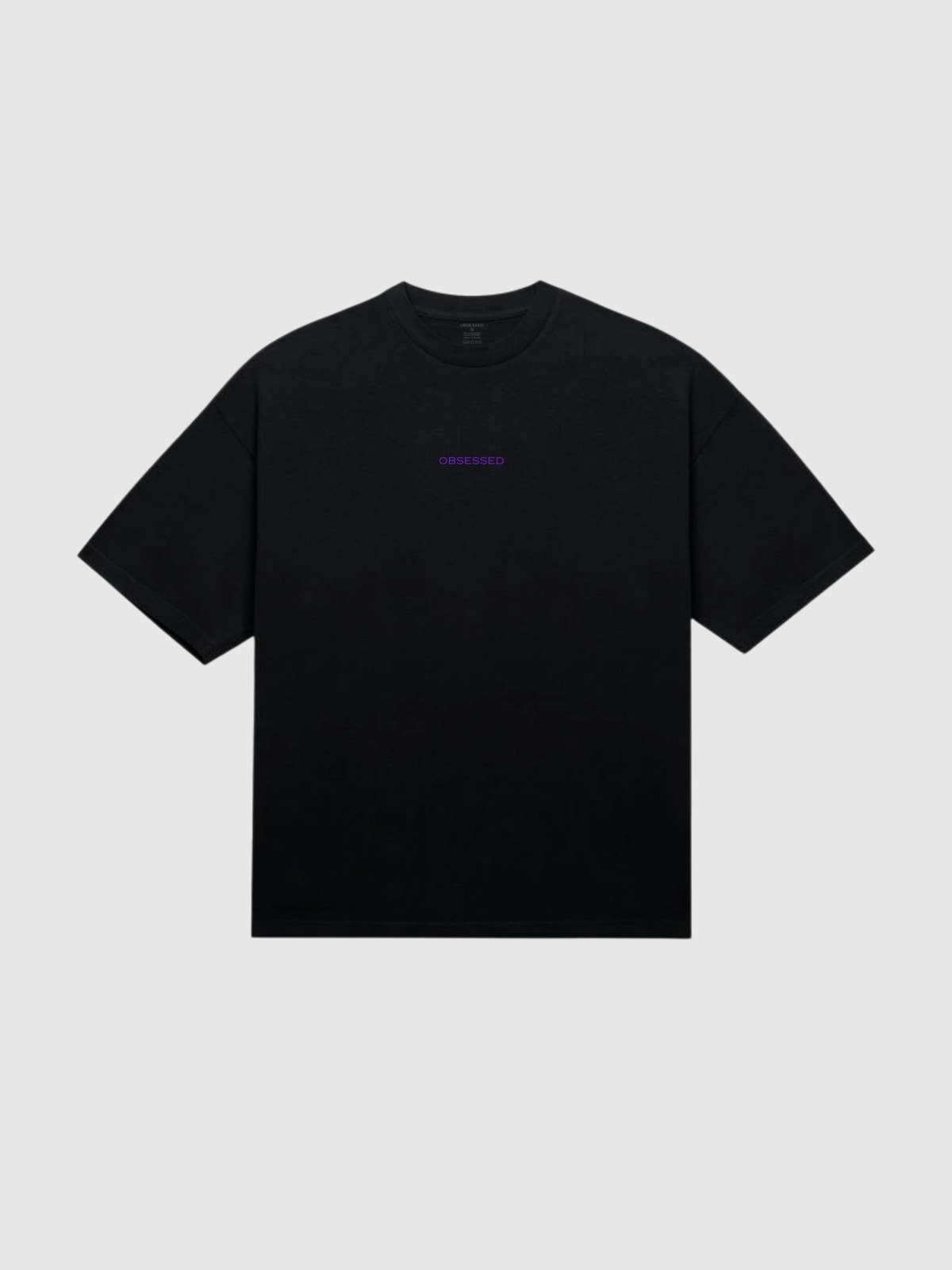 Camiseta Encare preta, frente com escrita Obsessed em roxo no peito