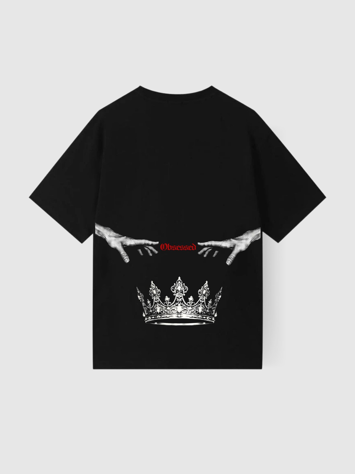 Camiseta Rumo à Coroa preta, costas: mãos que se alcançam sobre uma coroa, com Obsessed em vermelho