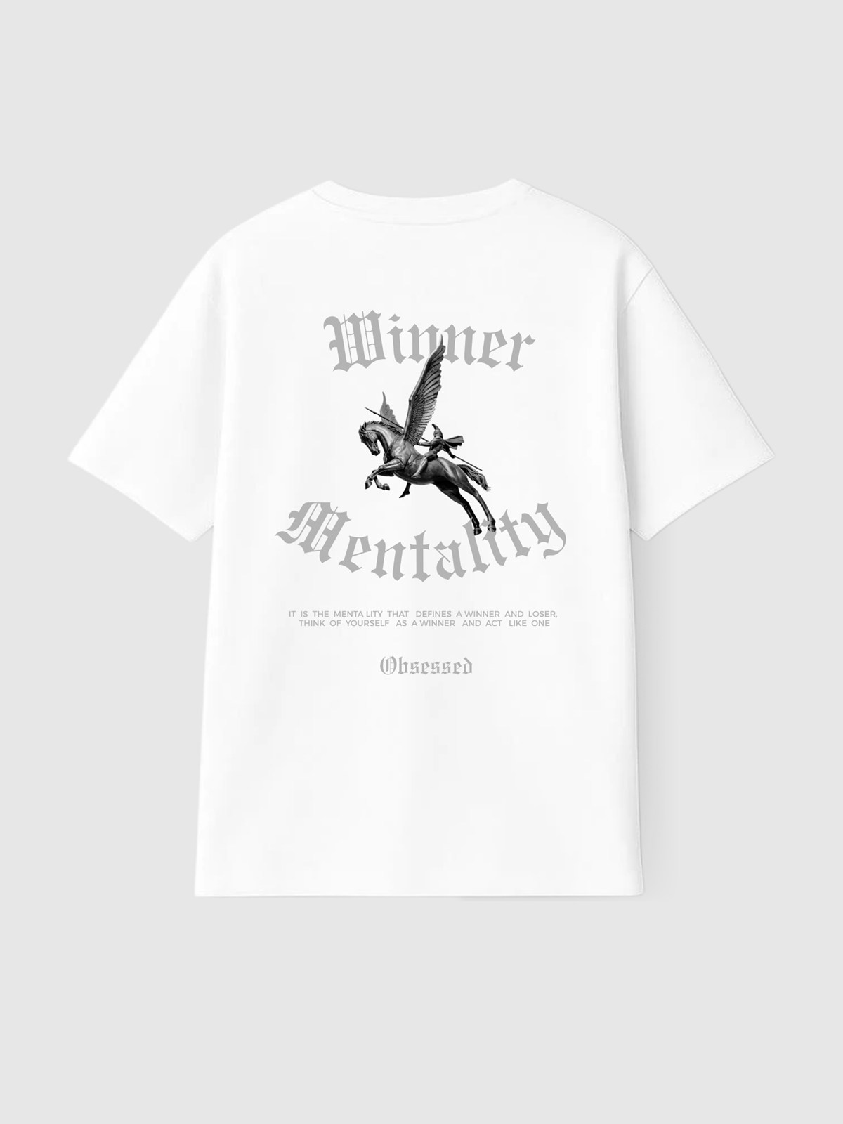 Camiseta Winner branca, costas: pégaso com lettering gótico Winner Mentality